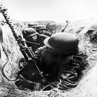 Második Világháború: Német Hadsereg. Ngerman Gránátosok Egy Árokban Az Északi Fronton A Szovjetunióban, 1944. Március.